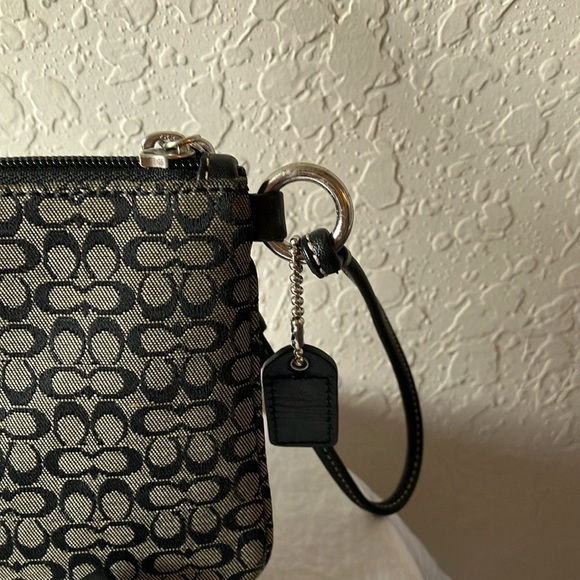 Coach: Black & Gray Signature Wristlet/Clutch- Silver Tone - Picture 7 of 14